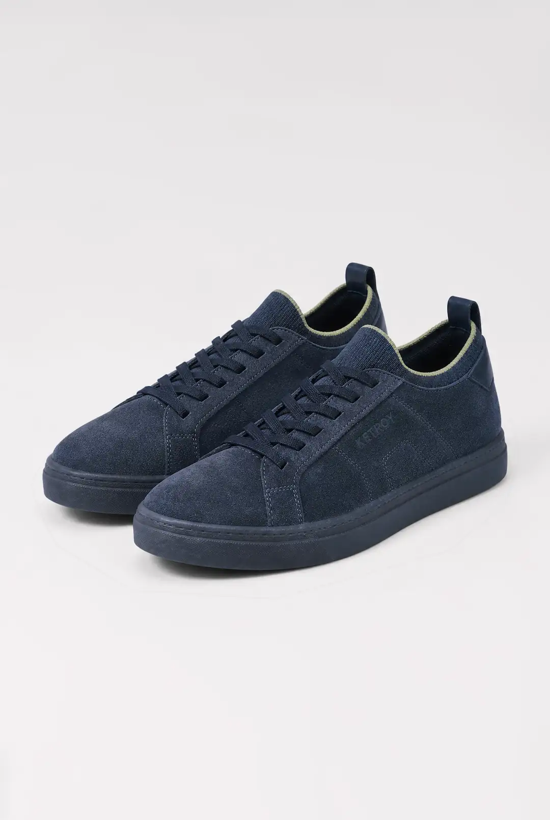  Zamansız Süet Sneaker